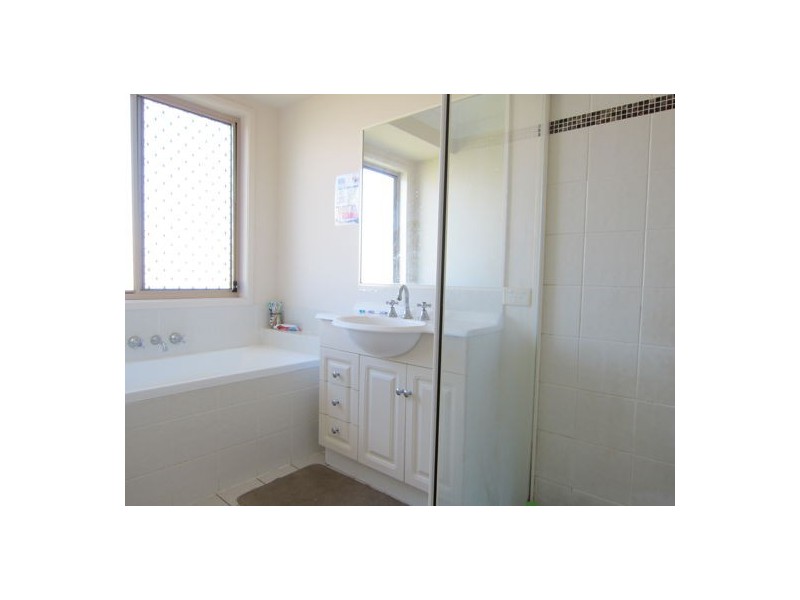 2 Acacia Close, Raceview QLD 4305