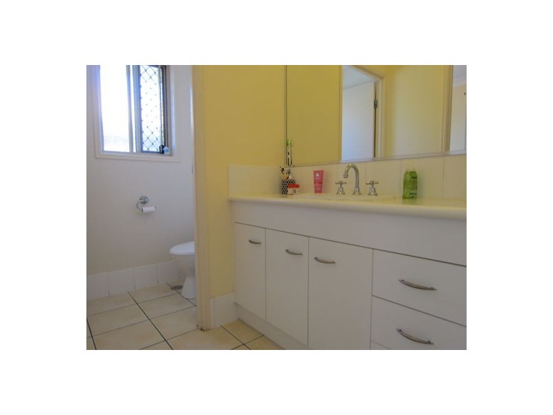 110 Anna Drive, Raceview QLD 4305