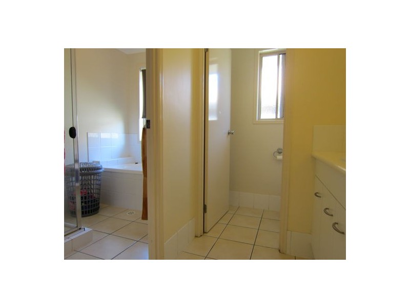 110 Anna Drive, Raceview QLD 4305