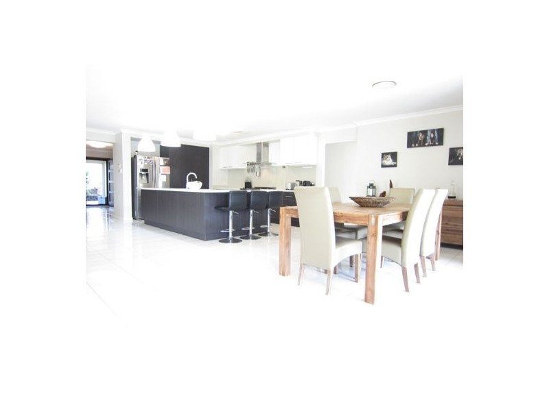 2 Piccadilly Court, Deebing Heights QLD 4306