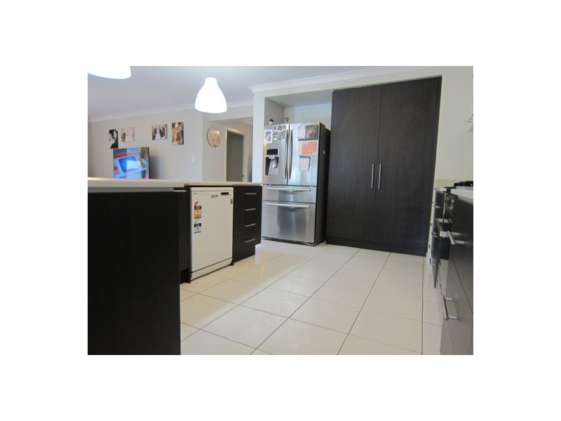 2 Piccadilly Court, Deebing Heights QLD 4306
