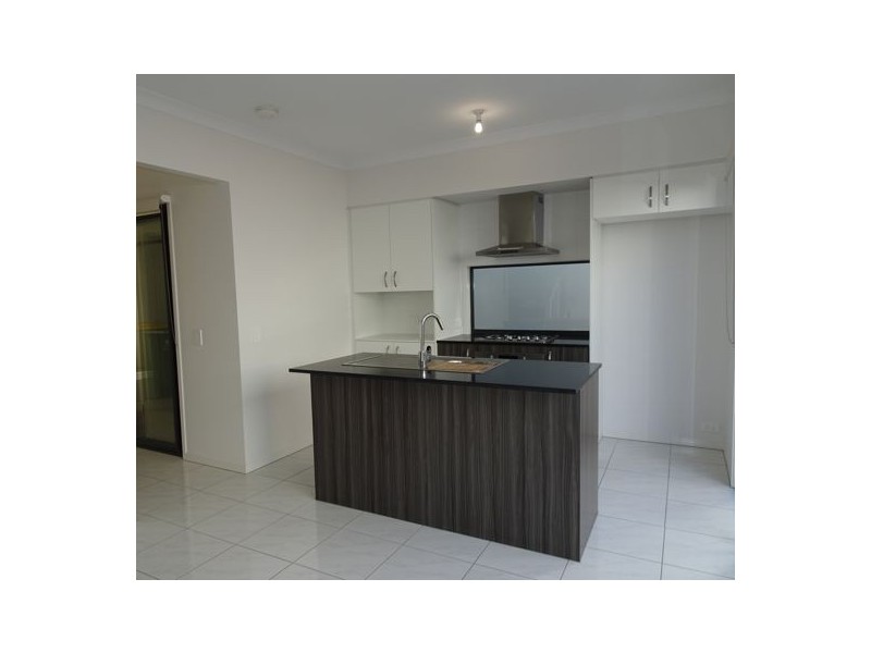 100 Parkview Parade, Ripley QLD 4306