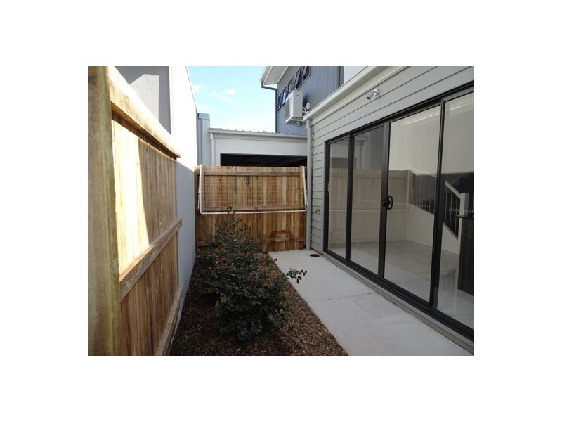 100 Parkview Parade, Ripley QLD 4306