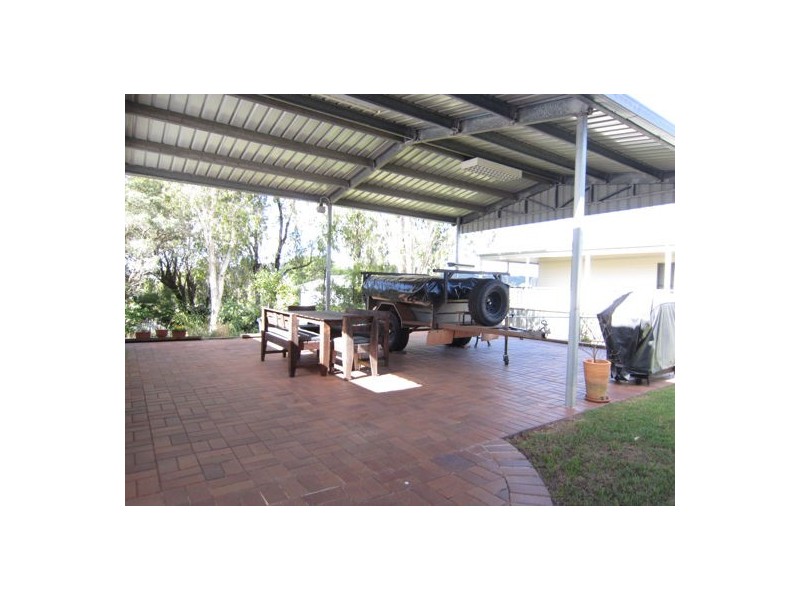 10 Church Street, Silkstone QLD 4304