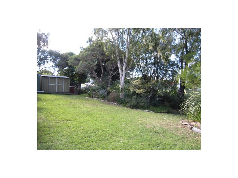 10 Church Street, Silkstone QLD 4304