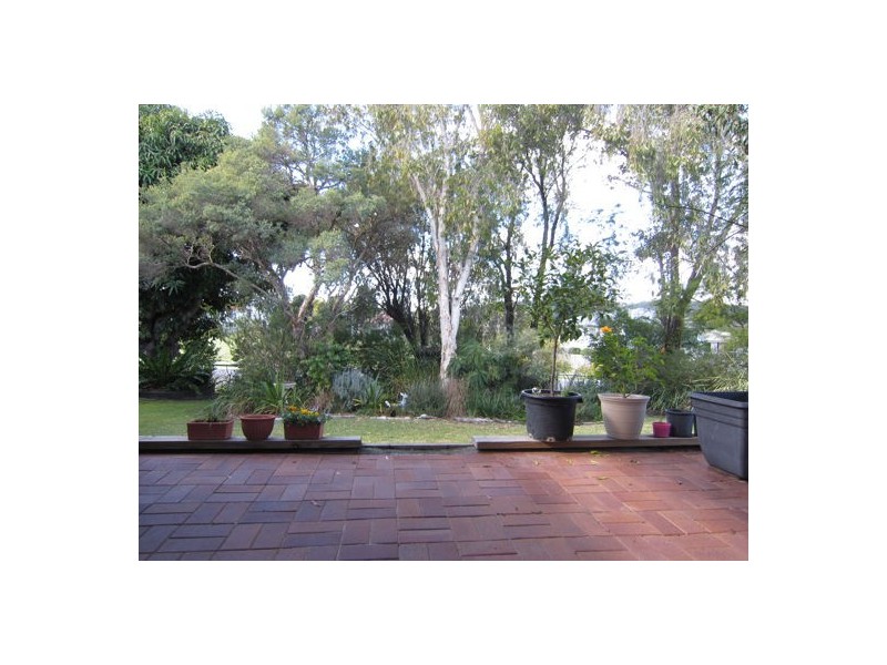 10 Church Street, Silkstone QLD 4304