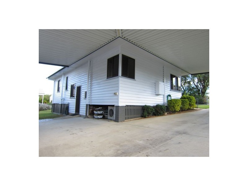 10 Church Street, Silkstone QLD 4304