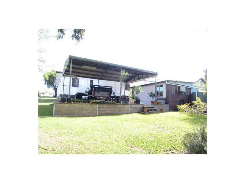 10 Church Street, Silkstone QLD 4304