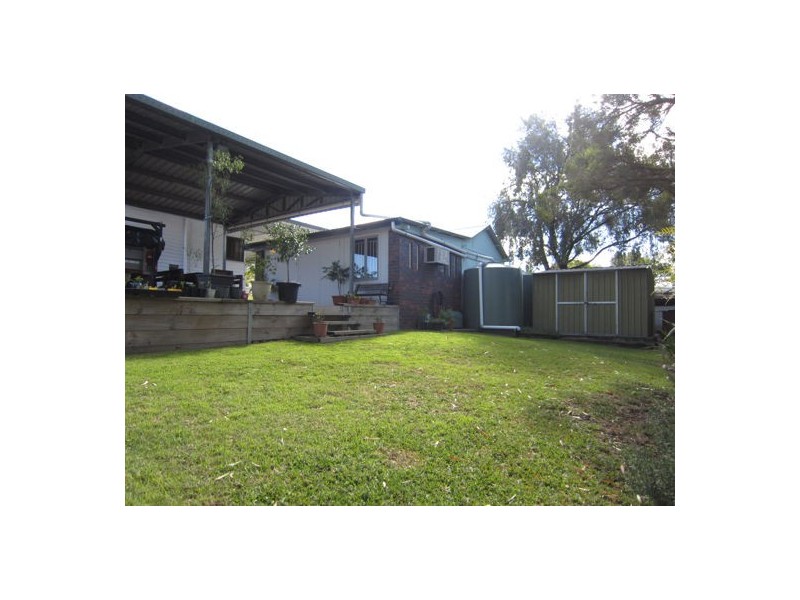 10 Church Street, Silkstone QLD 4304