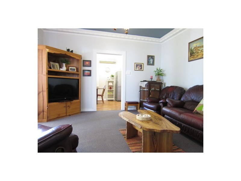 10 Church Street, Silkstone QLD 4304