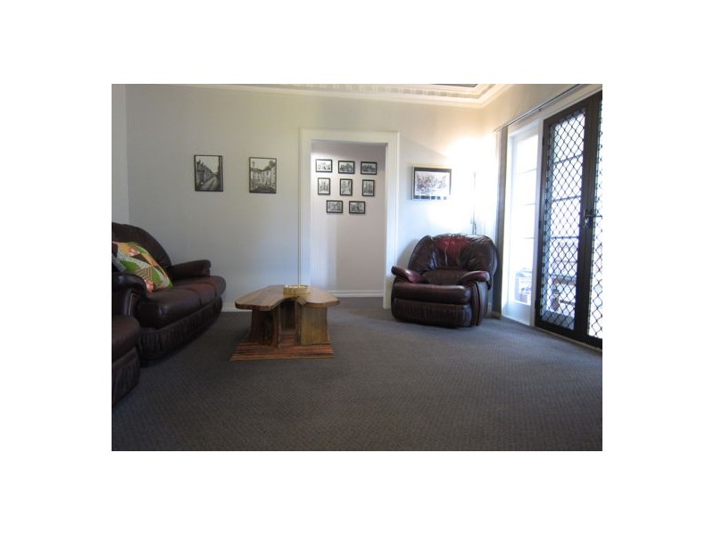 10 Church Street, Silkstone QLD 4304