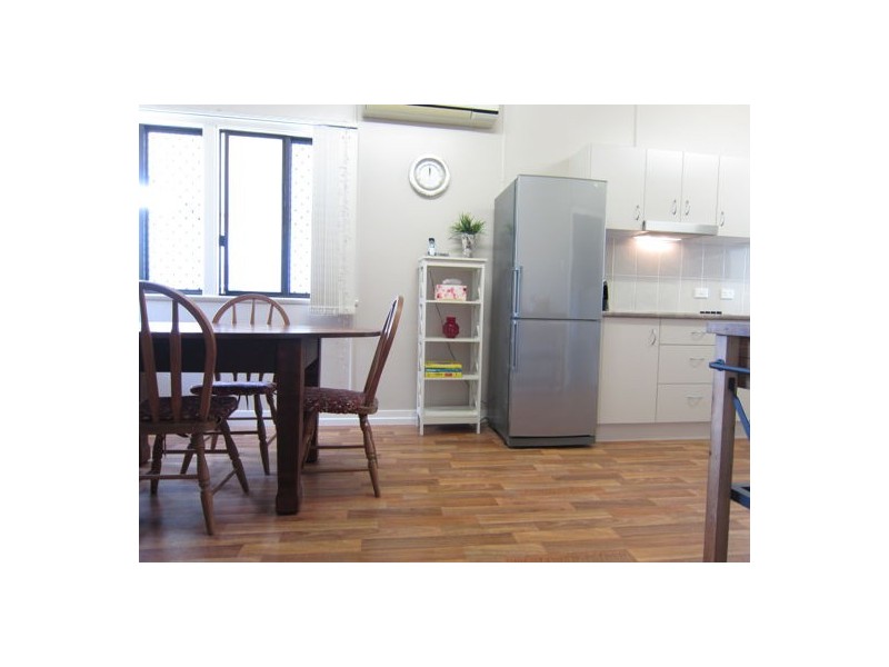 10 Church Street, Silkstone QLD 4304