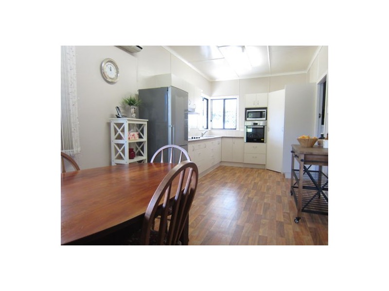 10 Church Street, Silkstone QLD 4304