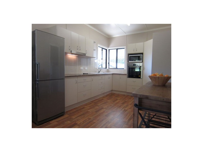 10 Church Street, Silkstone QLD 4304