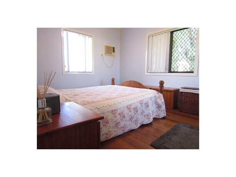 10 Church Street, Silkstone QLD 4304