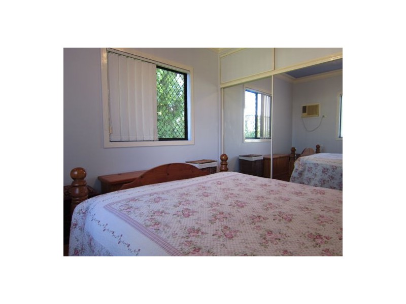 10 Church Street, Silkstone QLD 4304