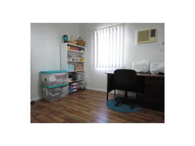 10 Church Street, Silkstone QLD 4304