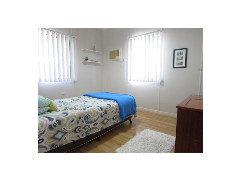 10 Church Street, Silkstone QLD 4304