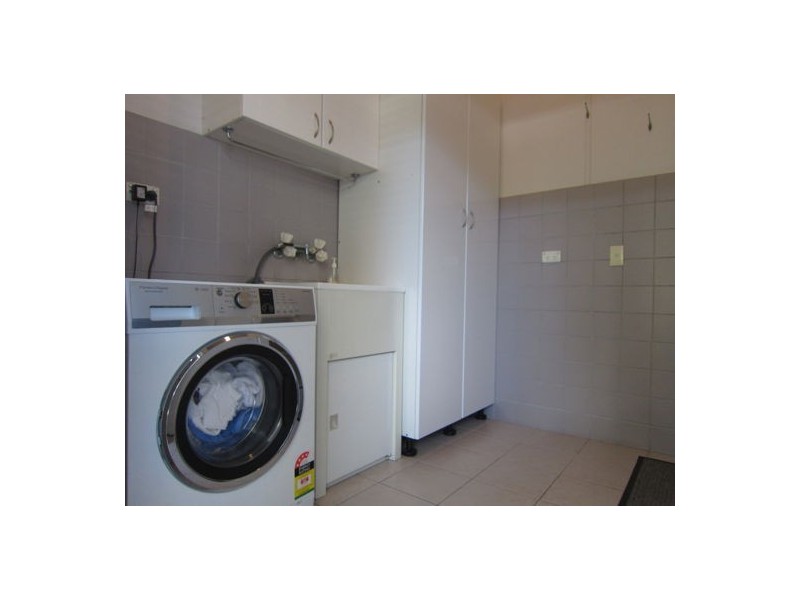 10 Church Street, Silkstone QLD 4304