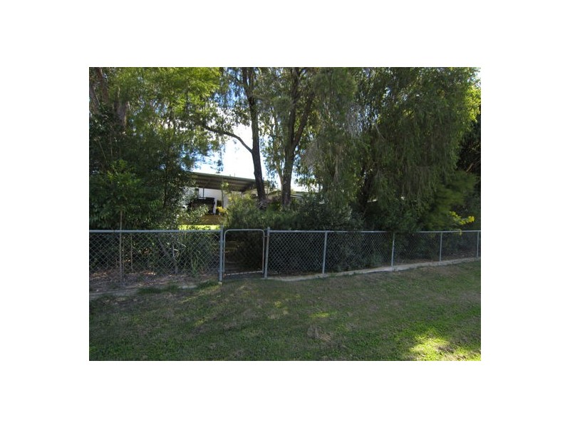 10 Church Street, Silkstone QLD 4304