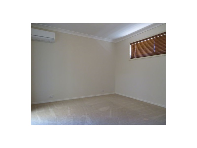2/25 Kingston Way, Raceview QLD 4305