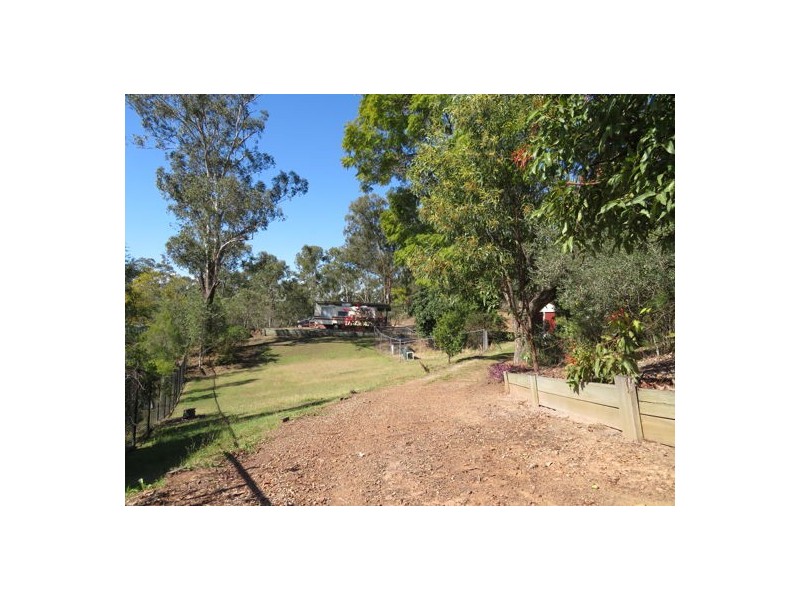 44 Thomas Street, Blackstone QLD 4304