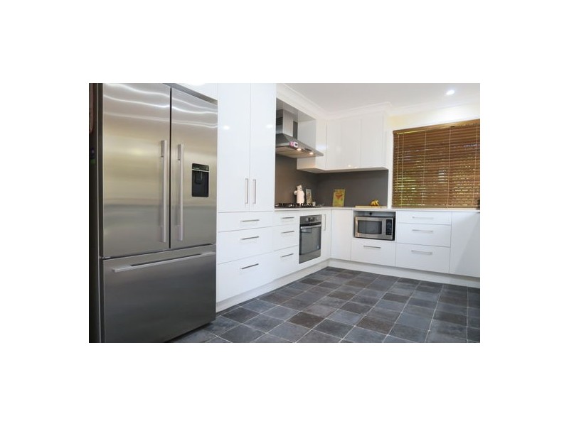 10 Dindina Street, Flinders View QLD 4305