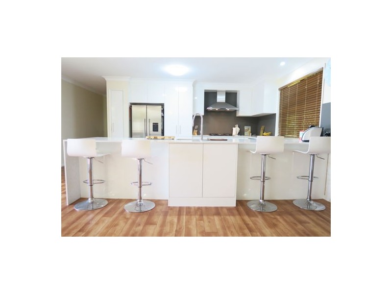 10 Dindina Street, Flinders View QLD 4305