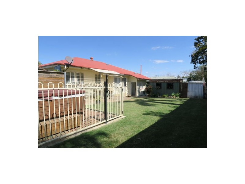 15 Hayes Street, Raceview QLD 4305
