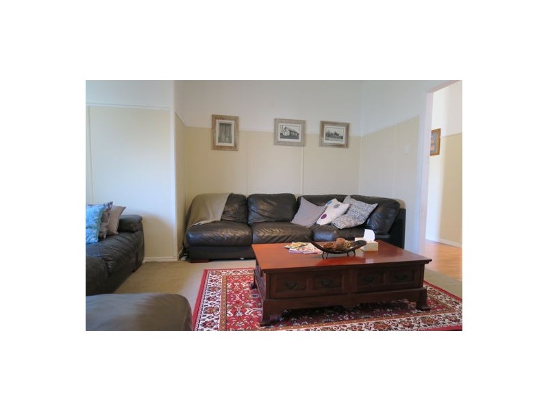 15 Hayes Street, Raceview QLD 4305