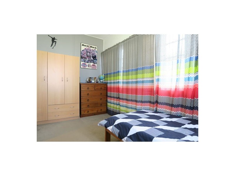 15 Hayes Street, Raceview QLD 4305