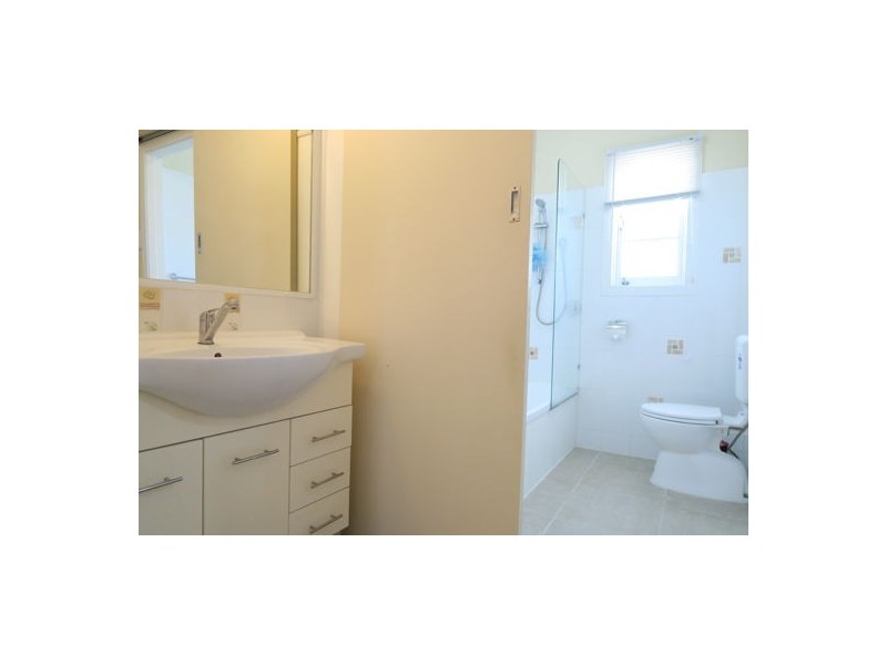 15 Hayes Street, Raceview QLD 4305