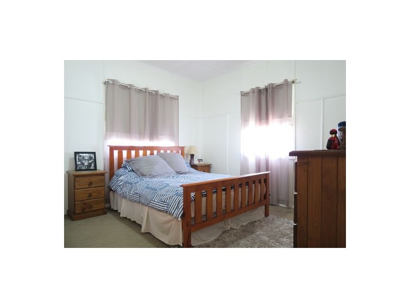 15 Hayes Street, Raceview QLD 4305