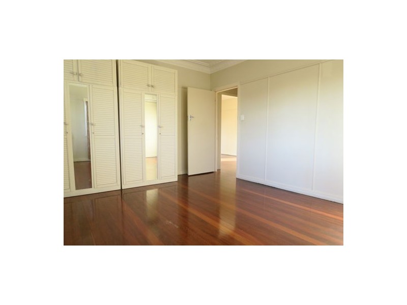 120 Lobb Street, Churchill QLD 4305