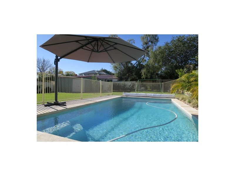 12 Jackson Street, Eastern Heights QLD 4305