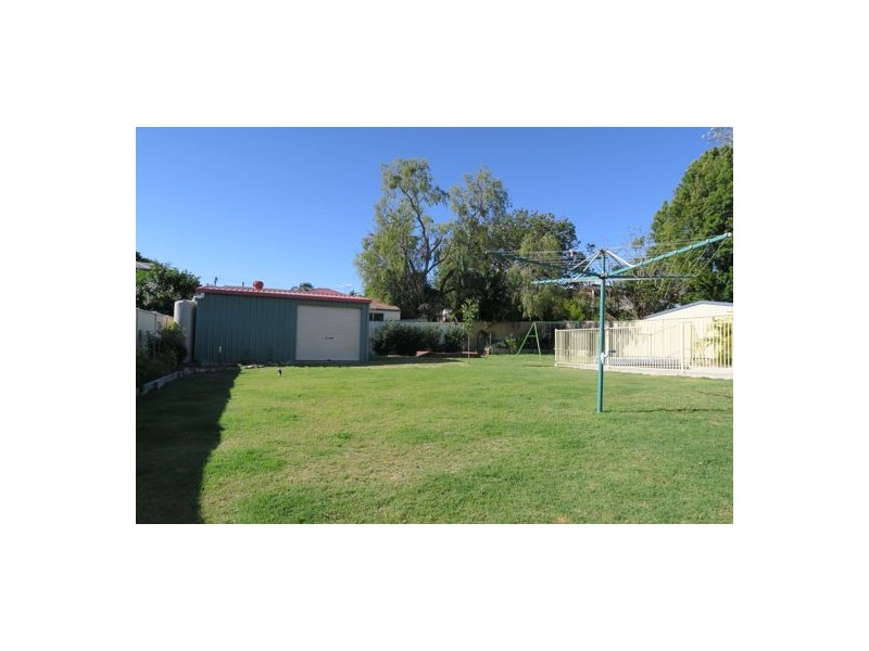 12 Jackson Street, Eastern Heights QLD 4305