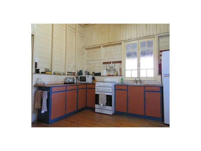 15 Brisbane Road, Dinmore QLD 4303