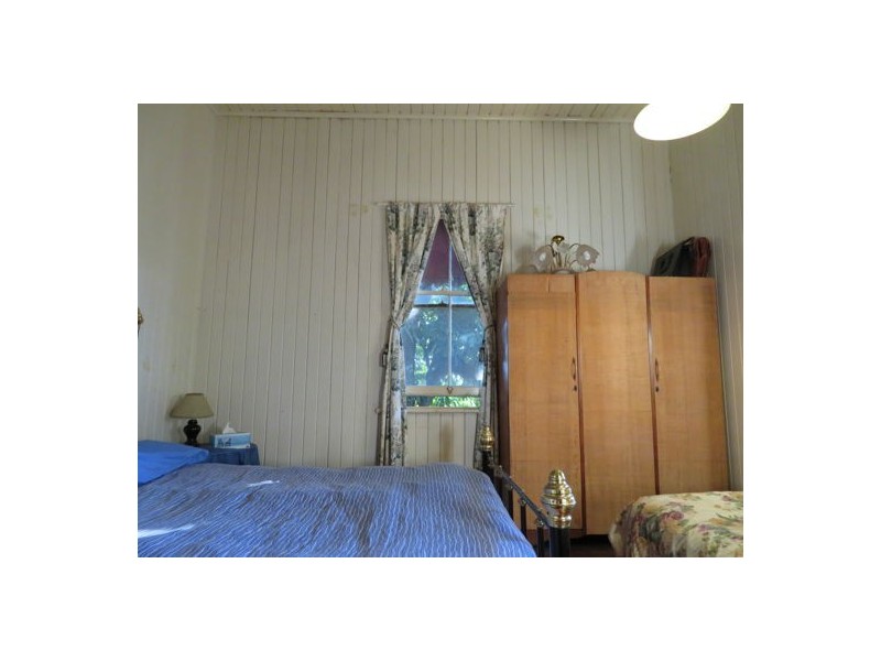 15 Brisbane Road, Dinmore QLD 4303