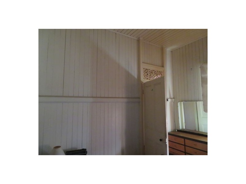 15 Brisbane Road, Dinmore QLD 4303