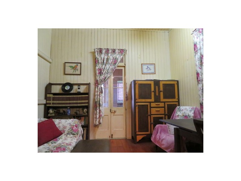 15 Brisbane Road, Dinmore QLD 4303