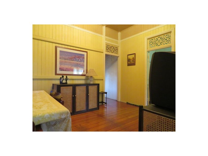 15 Brisbane Road, Dinmore QLD 4303