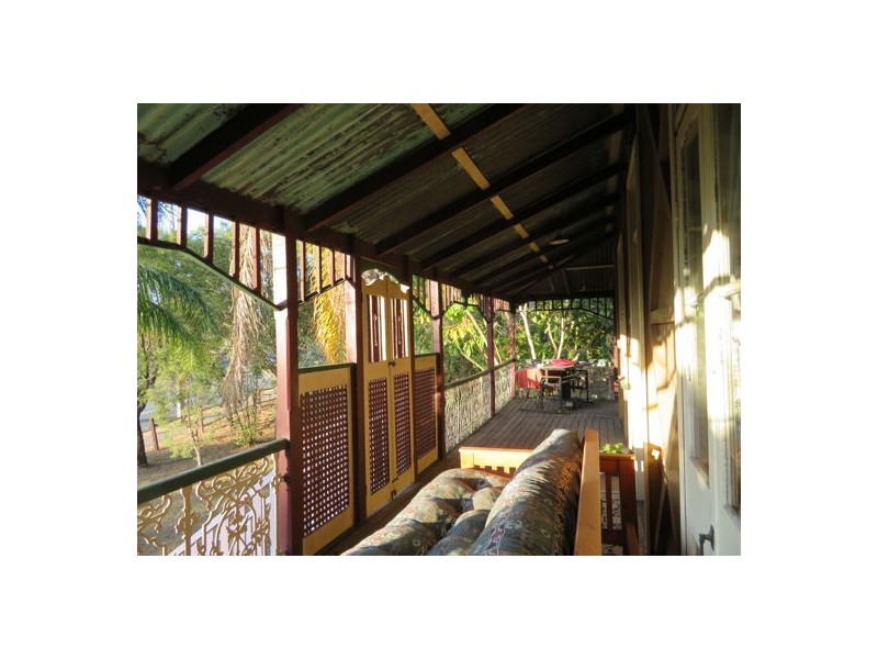 15 Brisbane Road, Dinmore QLD 4303