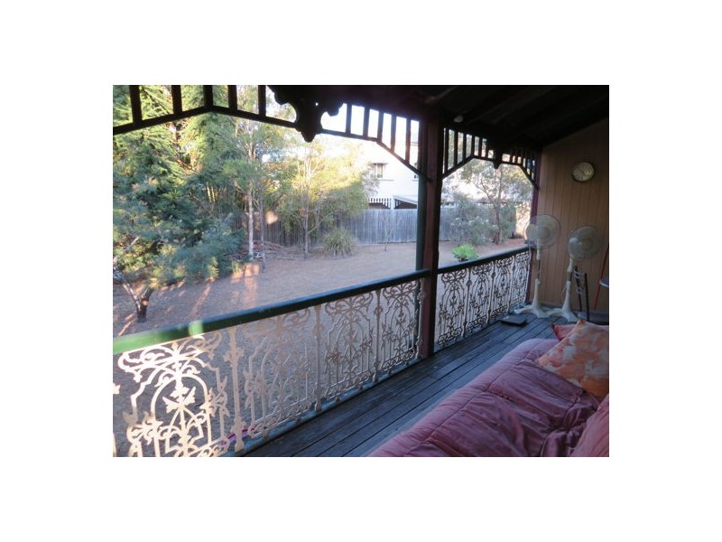 15 Brisbane Road, Dinmore QLD 4303