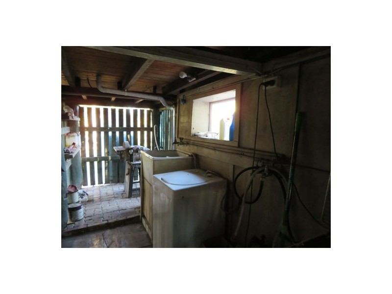 15 Brisbane Road, Dinmore QLD 4303