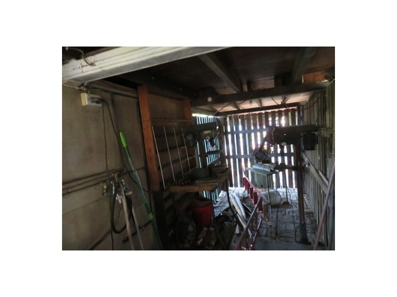 15 Brisbane Road, Dinmore QLD 4303