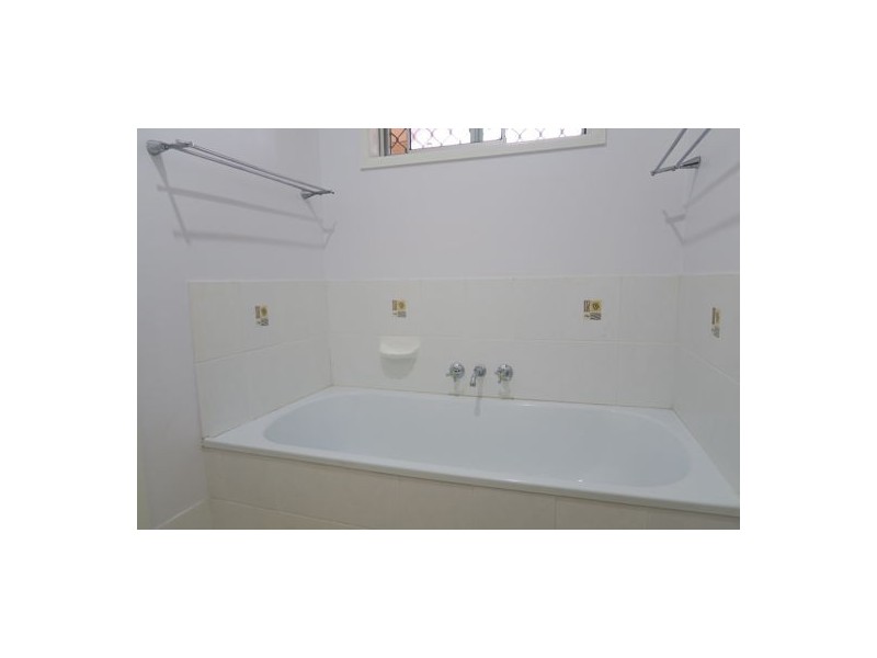 4 Marlyn Street, Yamanto QLD 4305