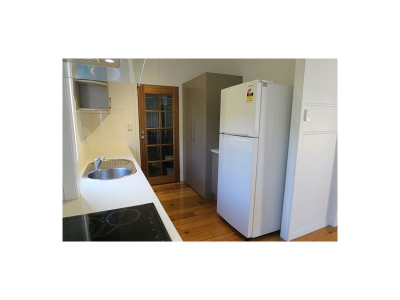 11 Cemetery Road, Raceview QLD 4305
