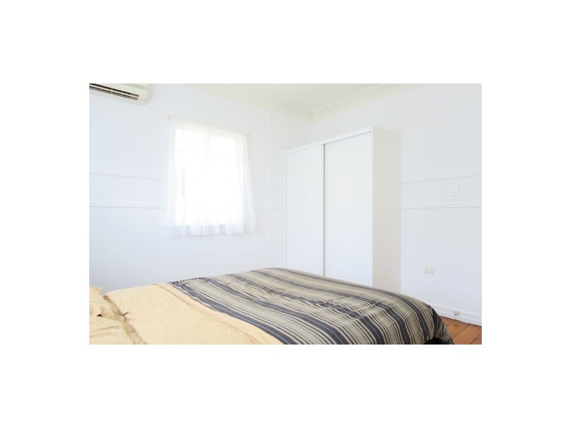11 Cemetery Road, Raceview QLD 4305