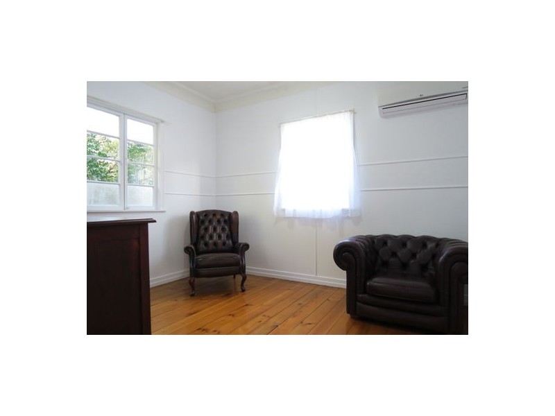 11 Cemetery Road, Raceview QLD 4305