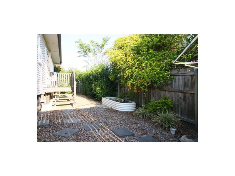 11 Cemetery Road, Raceview QLD 4305